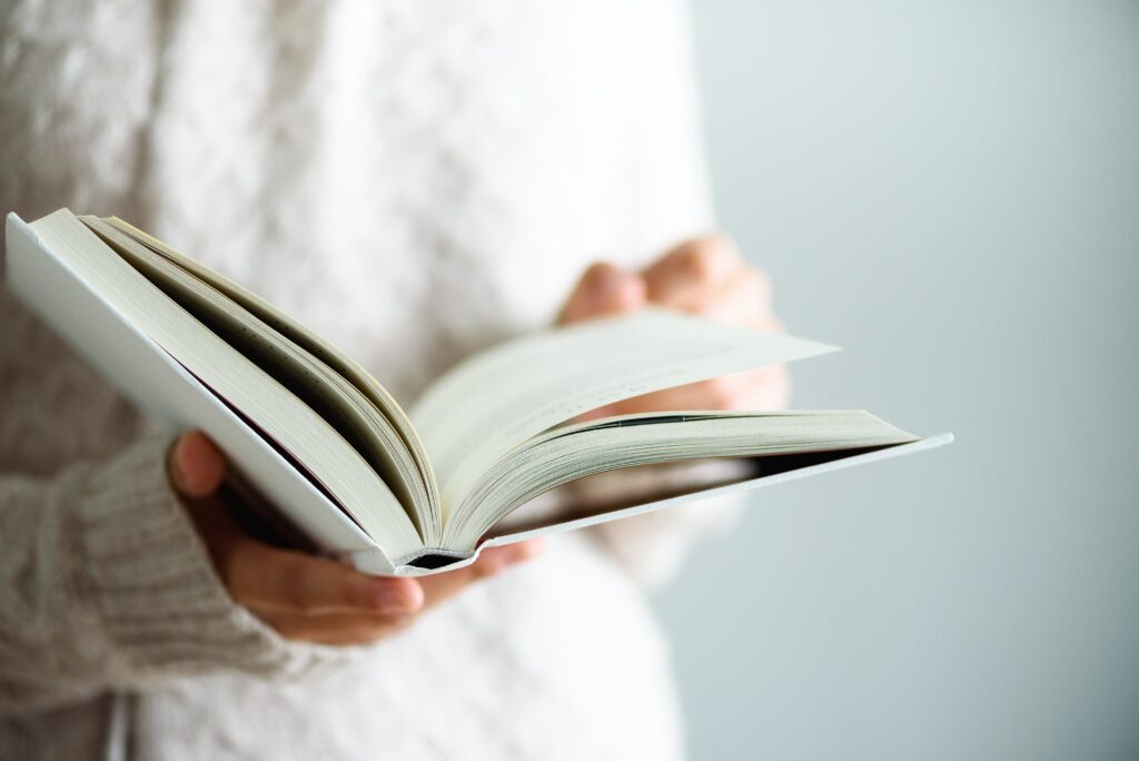 Lire améliore votre orthographe et votre grammaire.
