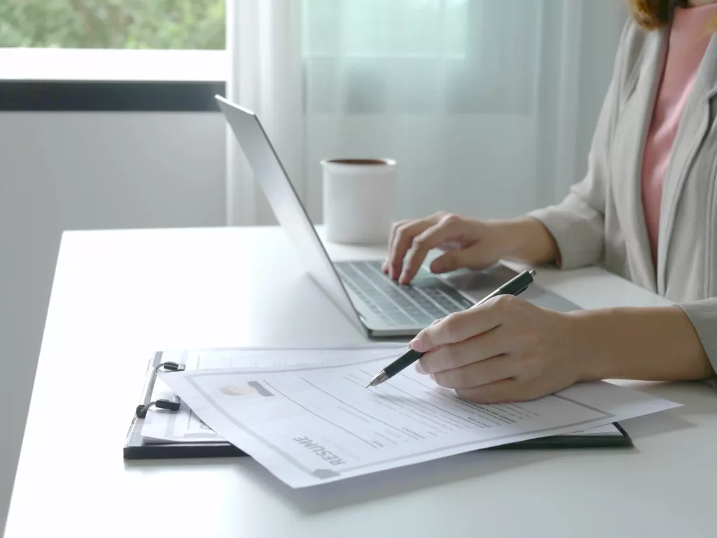 Pour une offre d'emploi efficace, il est préférable de définir vos objectifs et vos besoins pour préciser le profil de candidat que vous recherchez. 