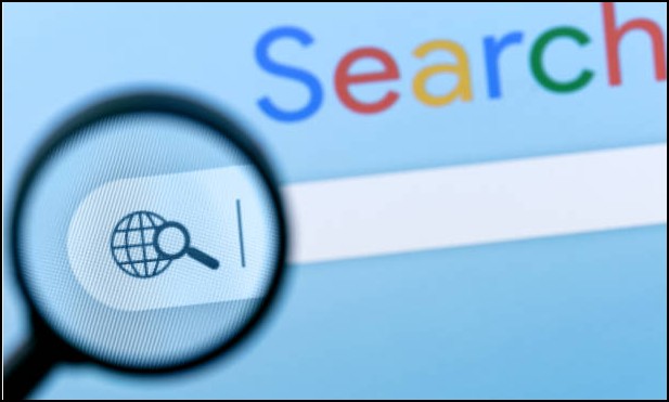 L'&eacute;cran affiche un moteur de recherche semblable &agrave; Google, mais qui porte le nom de "Search" en r&eacute;f&eacute;rence au SEO multilingue